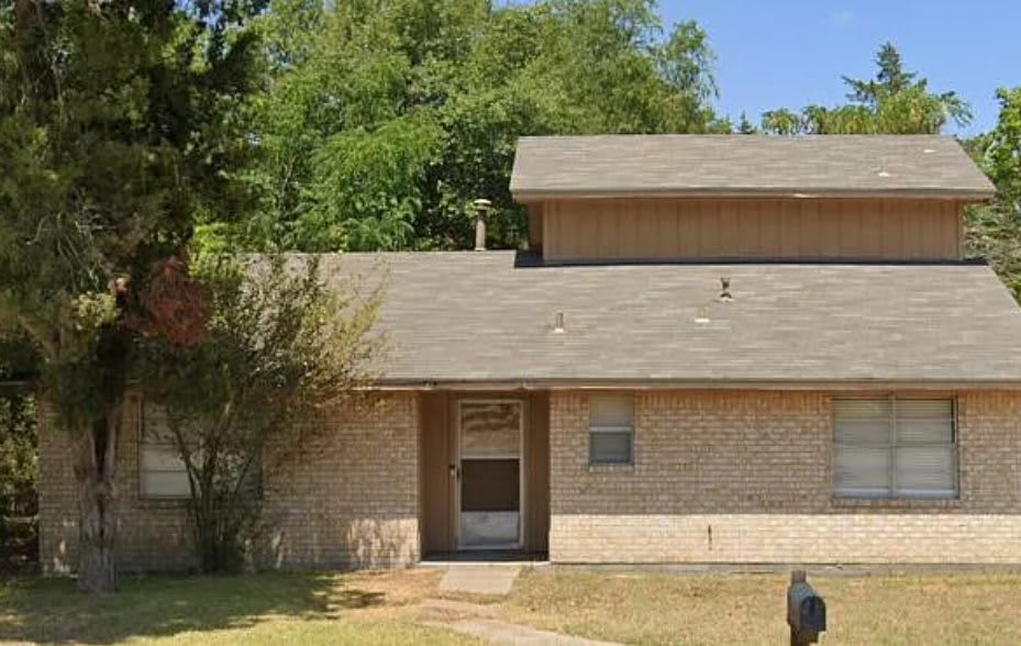 1003 Holleman Dr