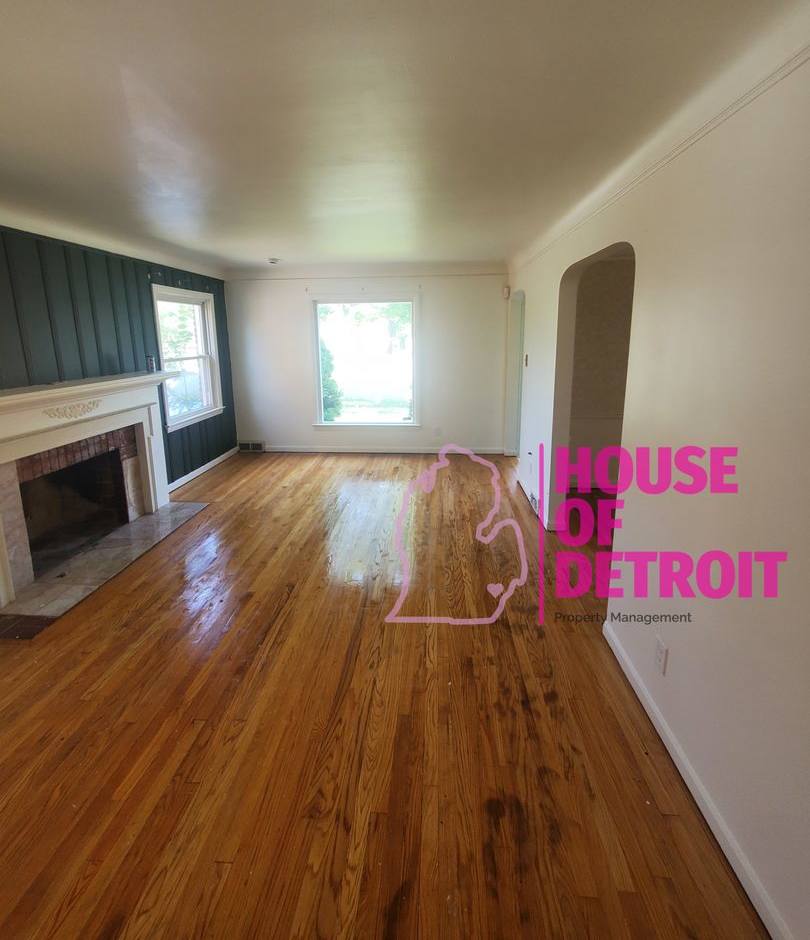 Summer Special~ 3 BEDROOM 1 BATH BUNGALOW FREE PRE-SCREEN