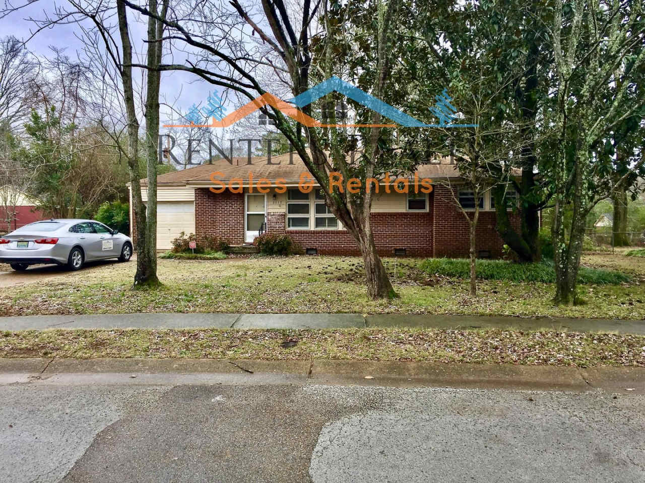 3 bedroom house with Fenced Yard