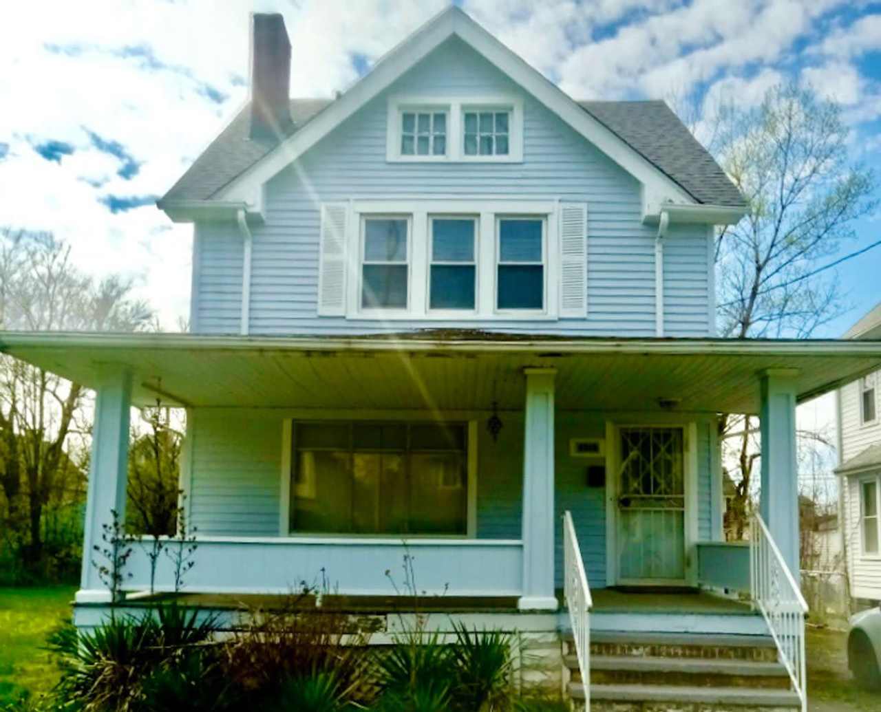 Charming 3-Bedroom Property in Prime Location