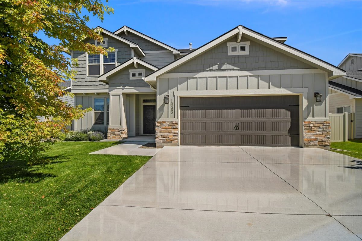 1696 West Wood Chip Street