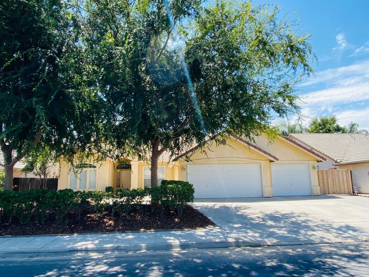 $2,690 Peach  Alluvial, Pool + Clovis Trail Access | W. Fallbrook Ave, Clovis