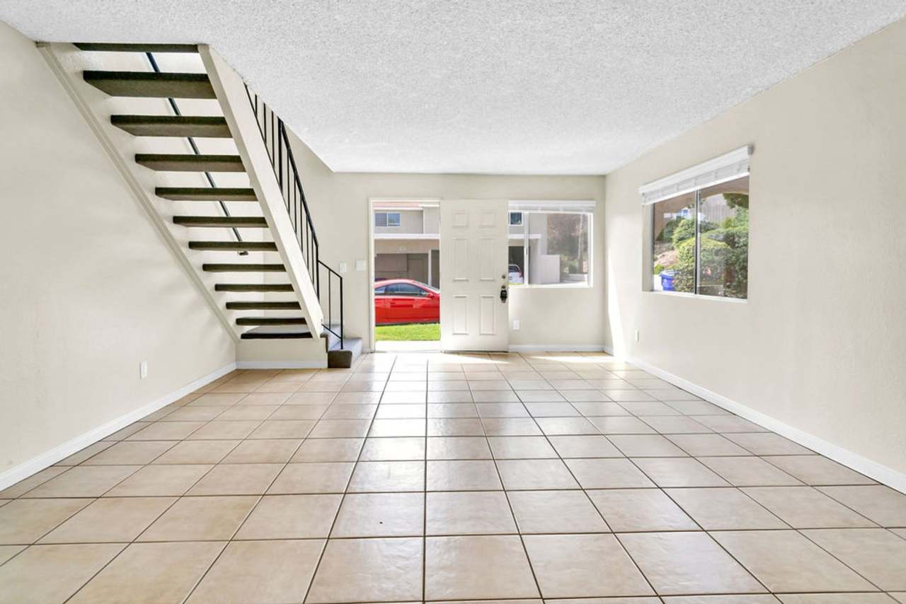 Spacious three bedroom with office in Prime UTC/UCSD Location! Available immediately!