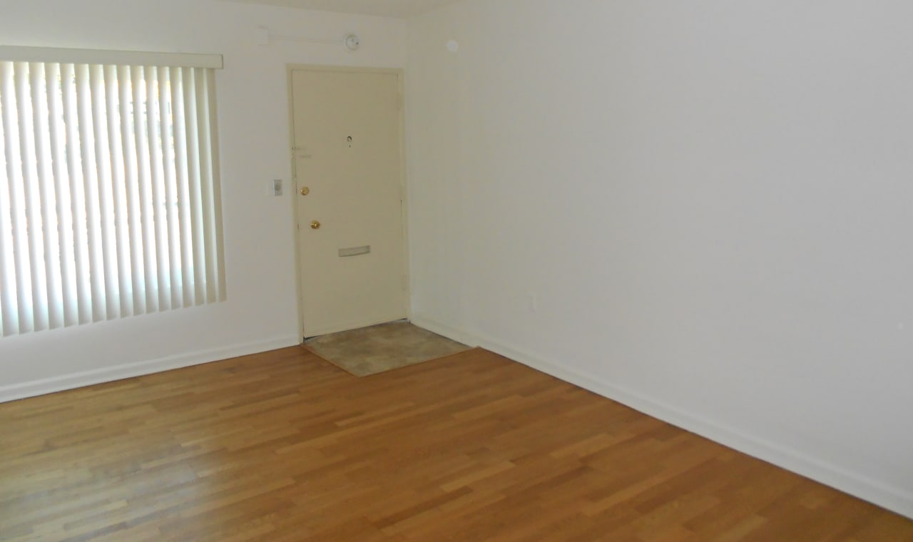 10756 Santa Monica Blvd