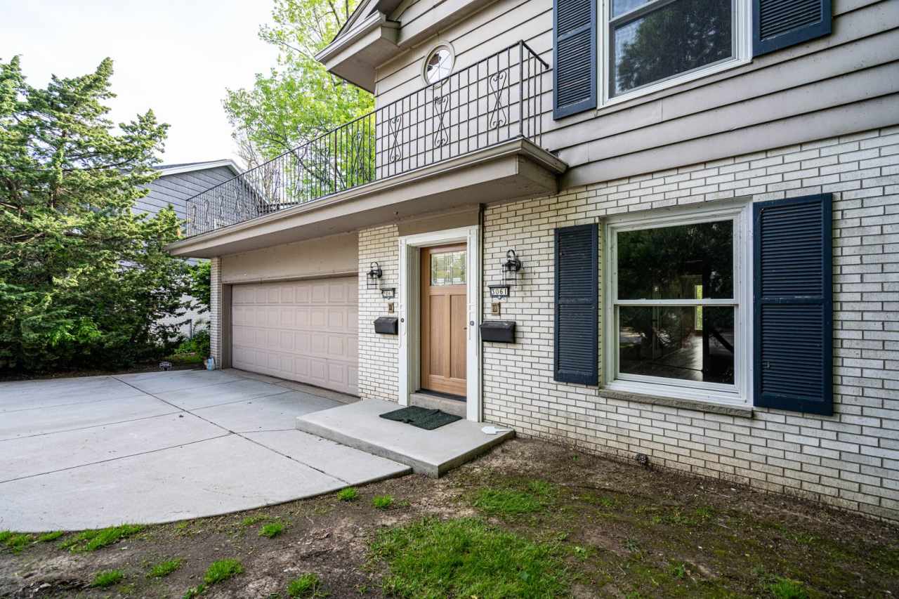 LIVE ON LAKE MICHIGAN IN THIS SPACIOUS CONDO!