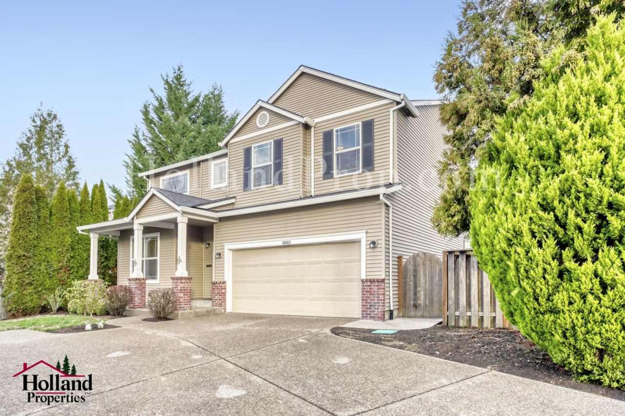 New Price: $3,100/month - Beautiful updated 4 Bedroom home in Beaverton