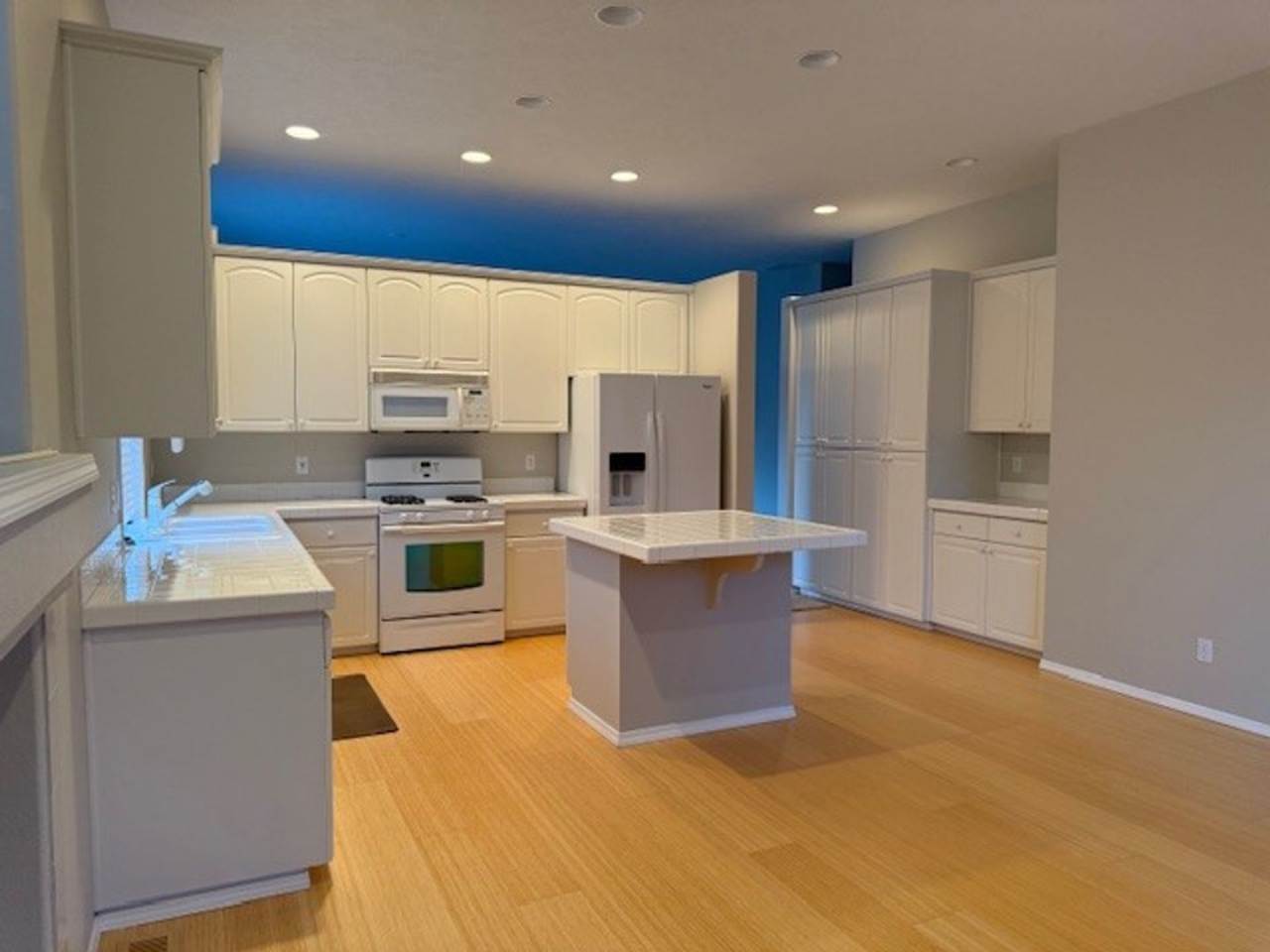 South Salem House in Well Established Neighborhood