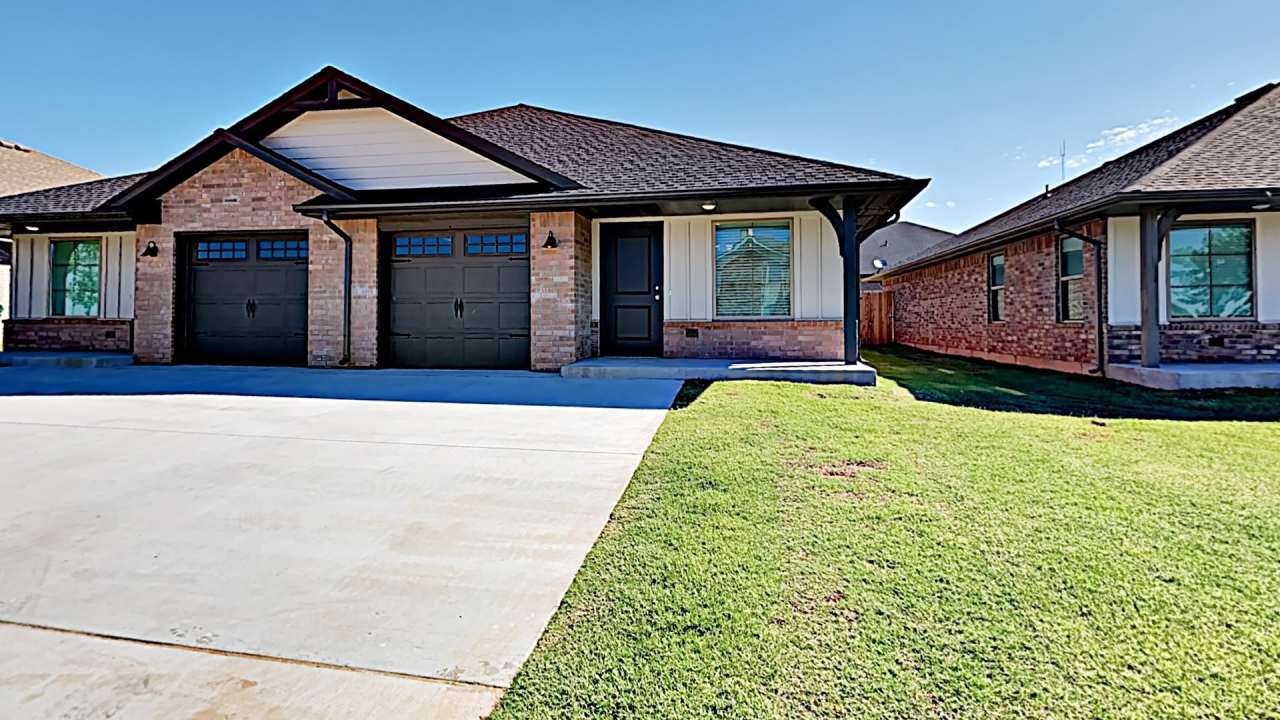 2 Bedroom 2 Bathroom 1 Car Garage Duplex with upgrades located off Broadway Extension, a short distance from Edmond and easy access to downtown OKC