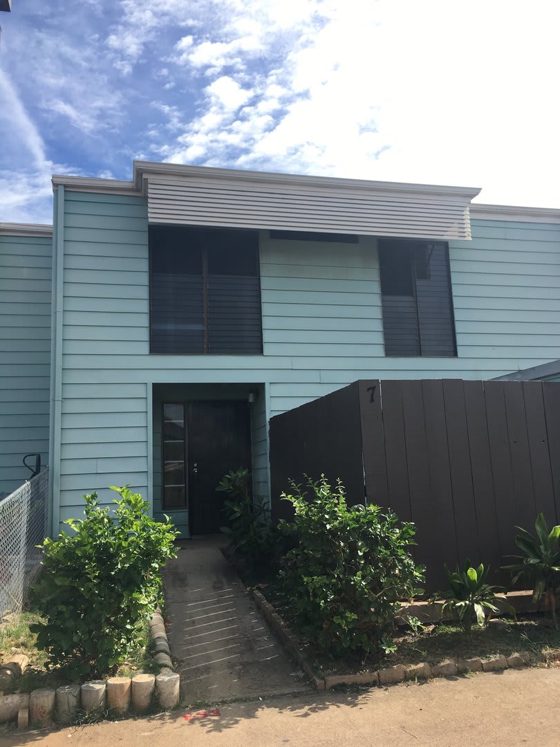 Puu Haleakala townhouse 4 bed, 1.5 ba incl water/sewer, 2 parking, fenced big level back yard