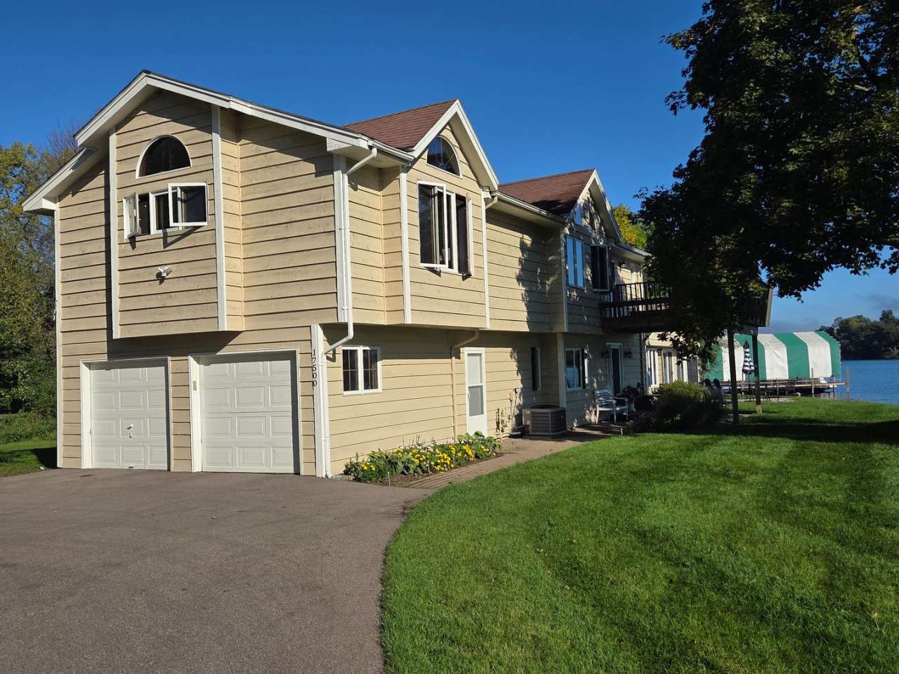 Lake Minnetonka Lakeshore!!