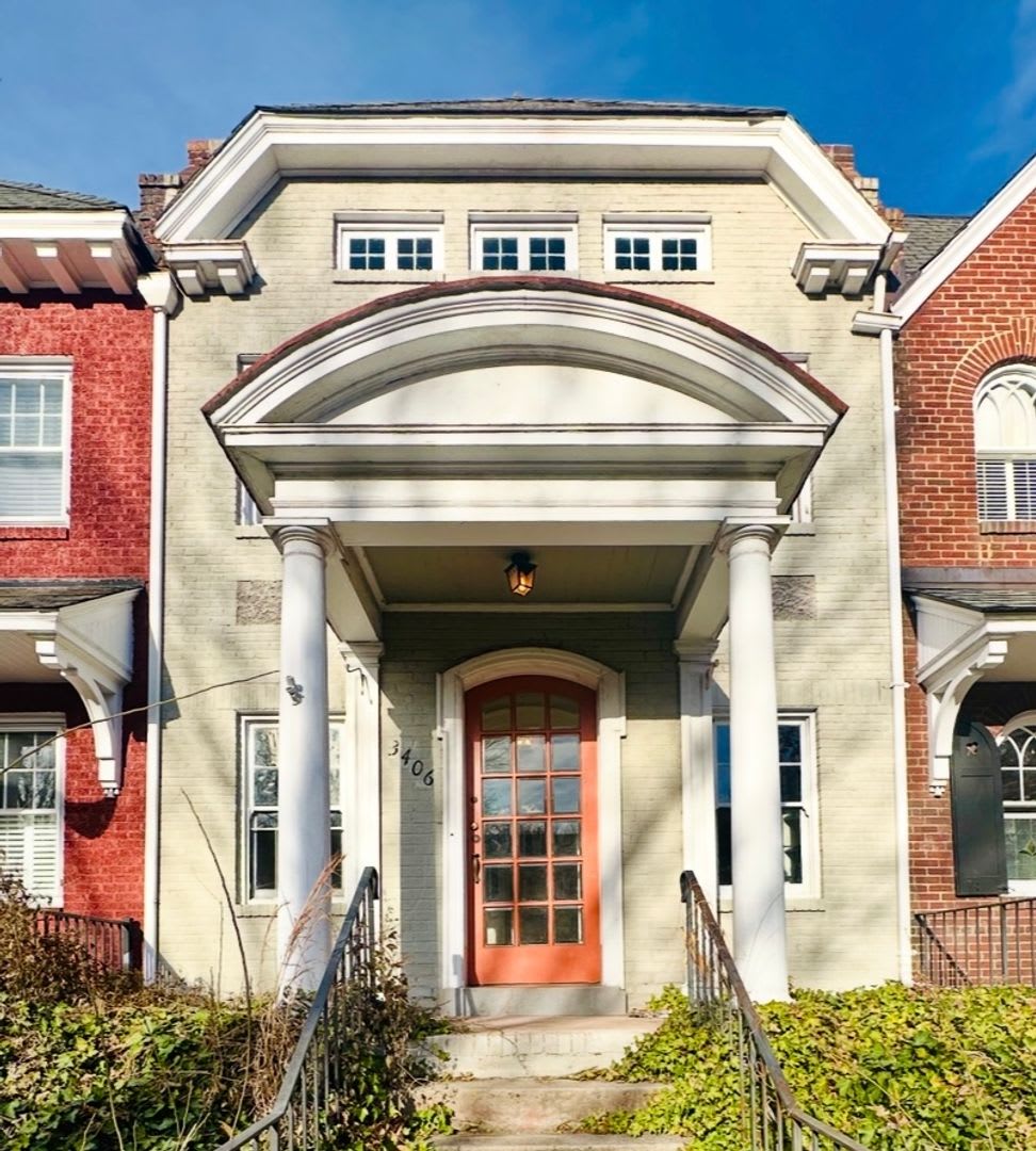 Charming 3bdrm/1.5bth Home Conveniently Located in Richmond's Carytown Area w/Private Balcony!!