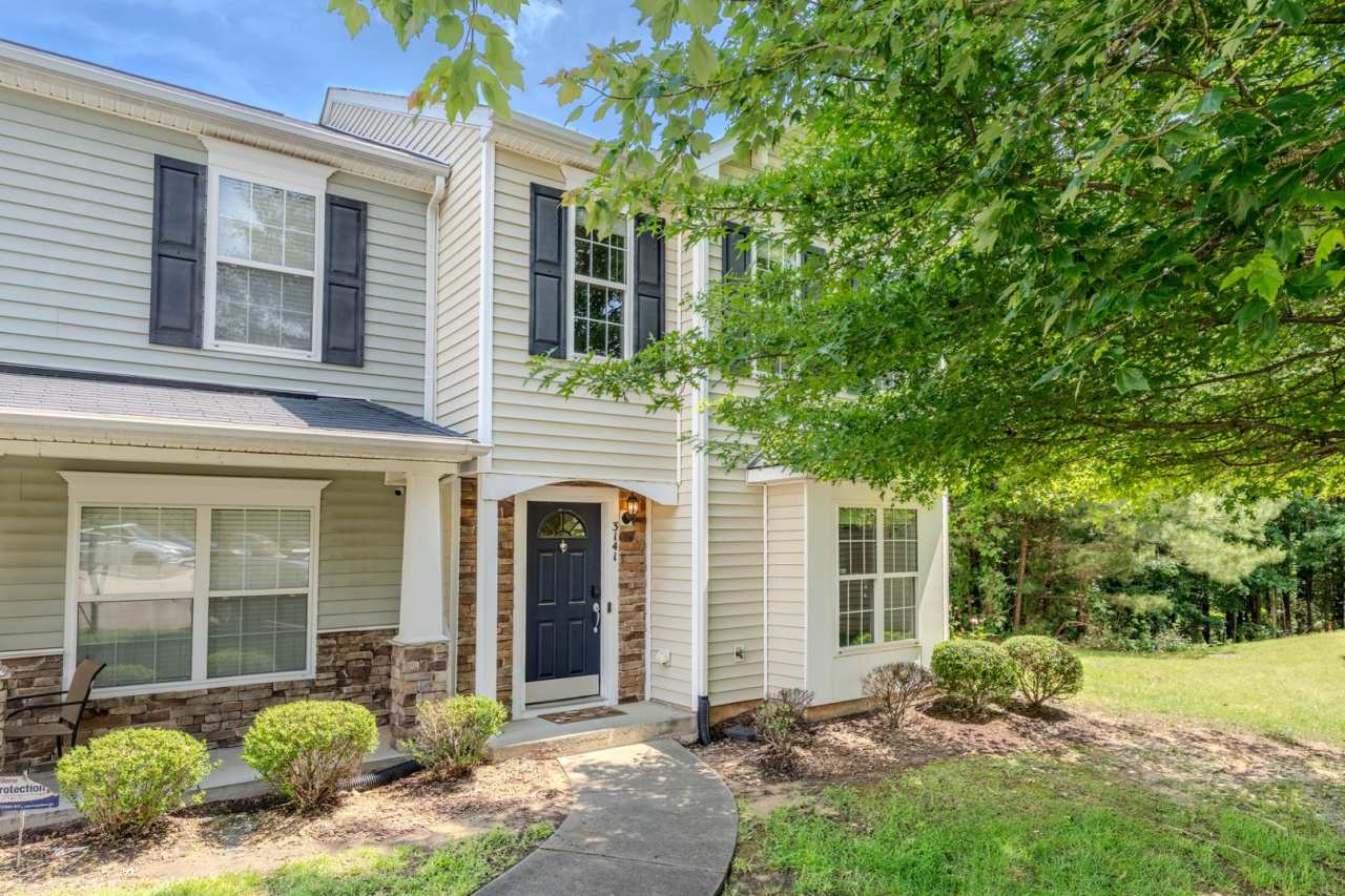 Price Reduced! Available Now: 3bd/2.5ba End-Unit Townhouse Off Highway 70 in Durham!