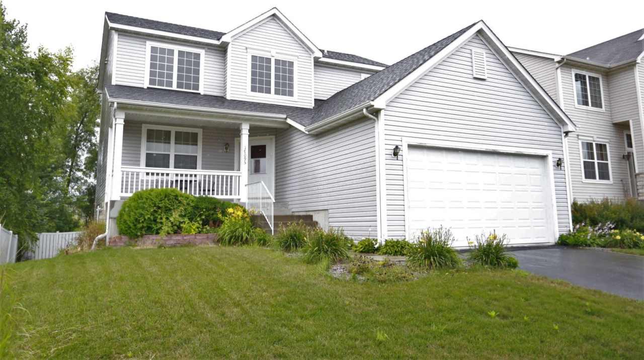 3 Bedroom/3 Bathroom Home With Wetland Views In Maple Grove!!