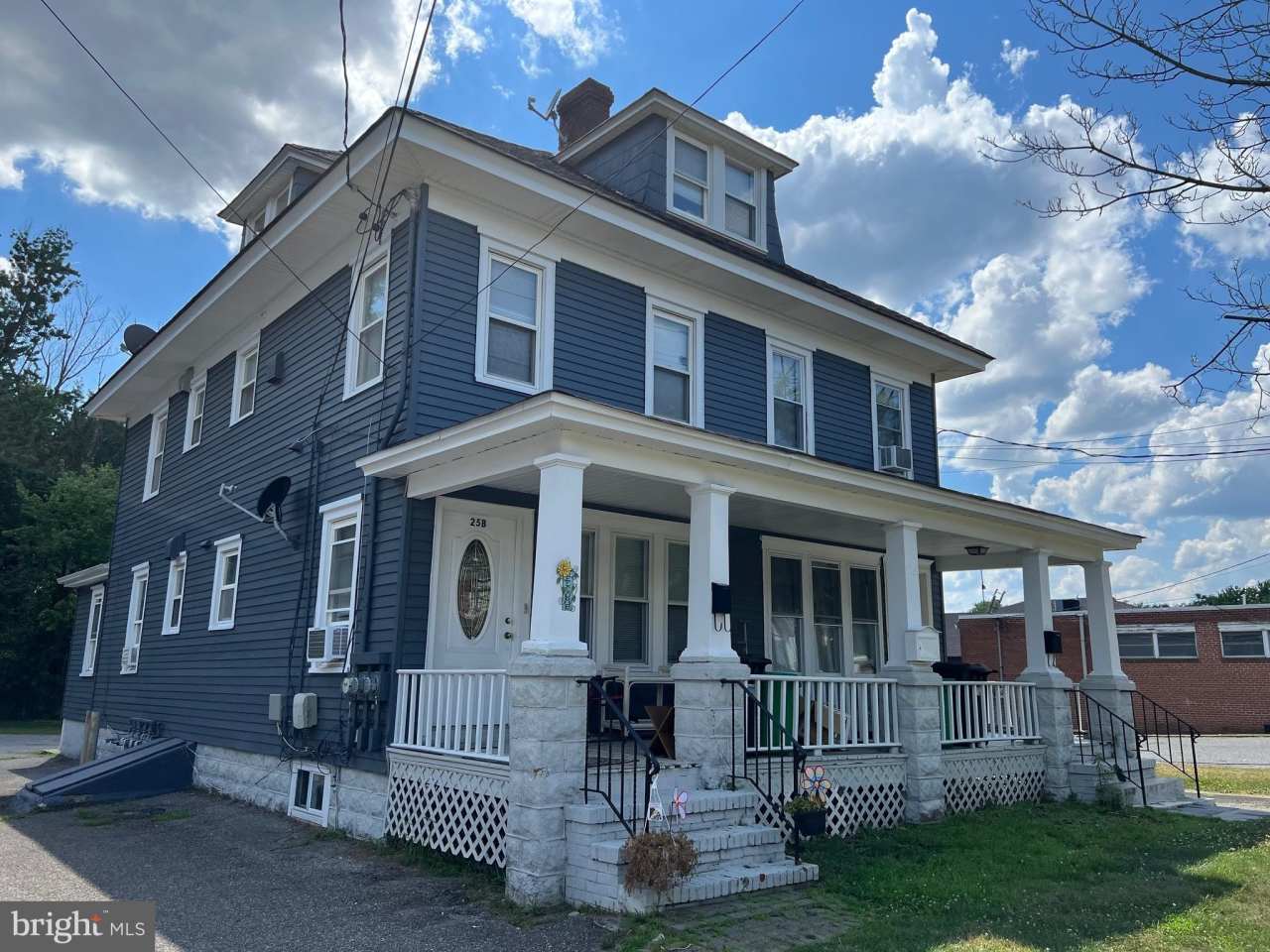 25 ROBBINSVILLE ALLENTOWN RD unit: Apt C