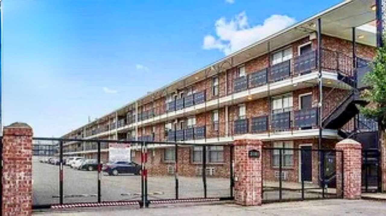 Nice 3 bedroom 2 bath apartment in near LSU Campus **1st Month FREE w/ 12 month lease**