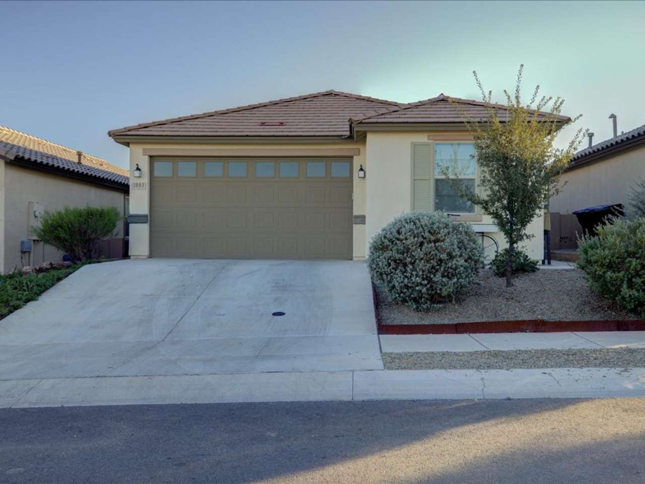 3 Bedroom 2 Bathroom With Office/Flex room Located in RANCHO SAHUARITA!