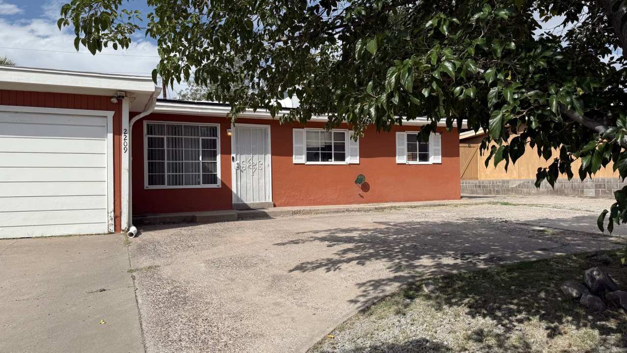 Artistic Home in the Heart of Las Cruces