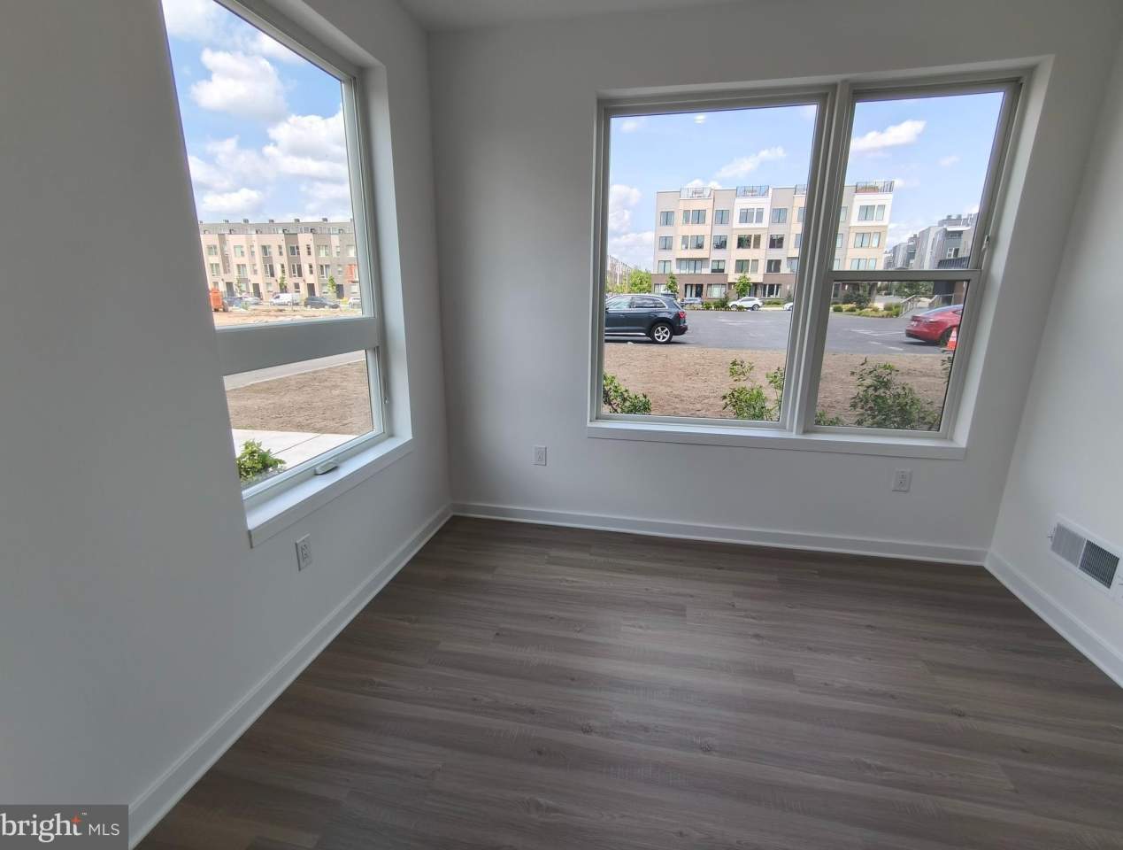 3040 NORTHBANK PLACE