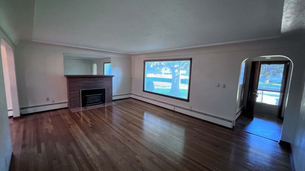 South Hill Charming corner lot 3 bed 2 bath in quiet neighborhood