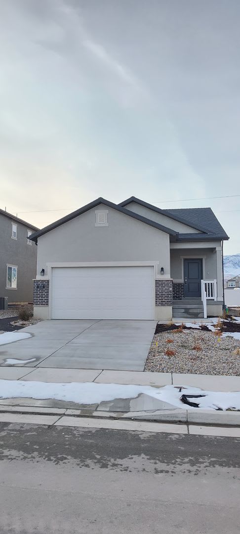 GET A MONTH OF RENT FOR FREE!!!