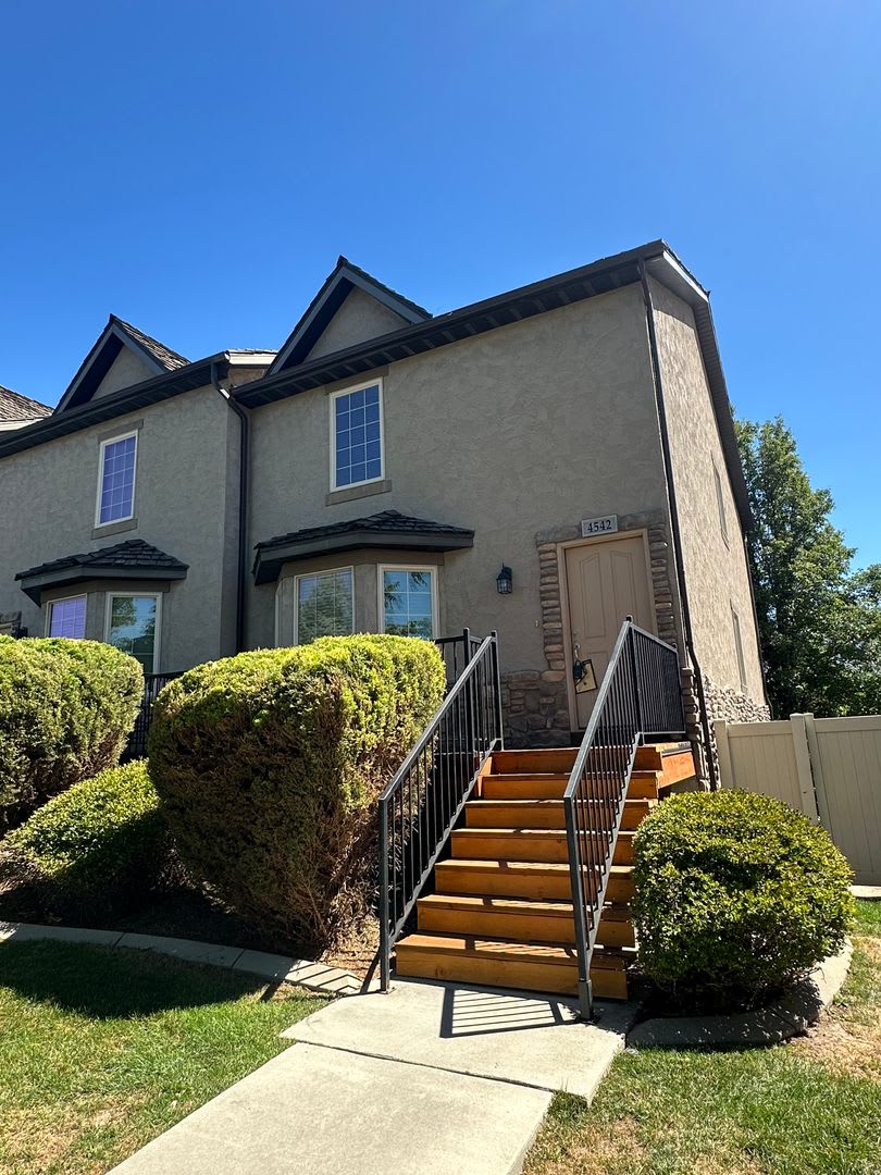 GET $1000 OFF THE FIRST MONTHS RENT!!!