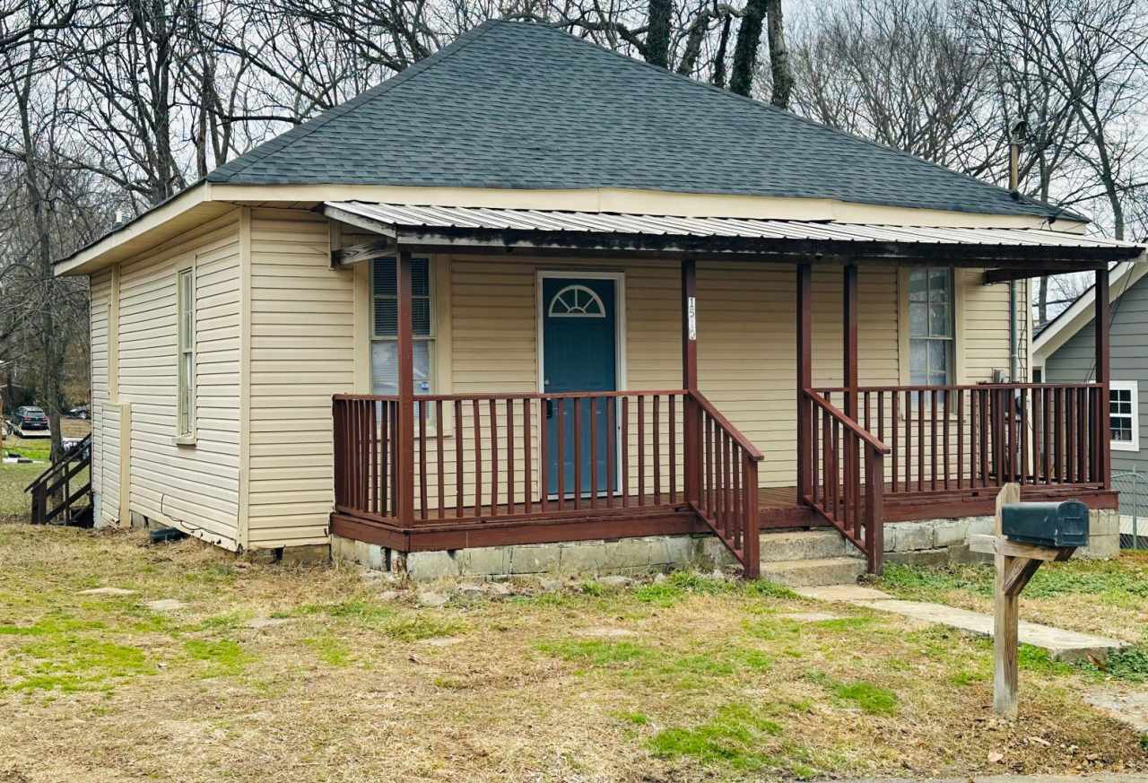 Two Bedroom, 1 Bath House in Columbia!