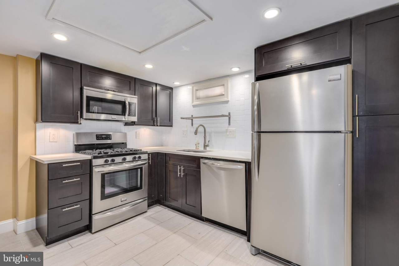 953 N RANDOLPH Street unit: H