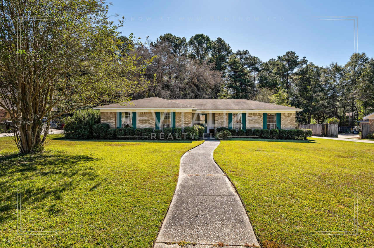 Charming 3 Bed 2 Ba Home Close to Saraland