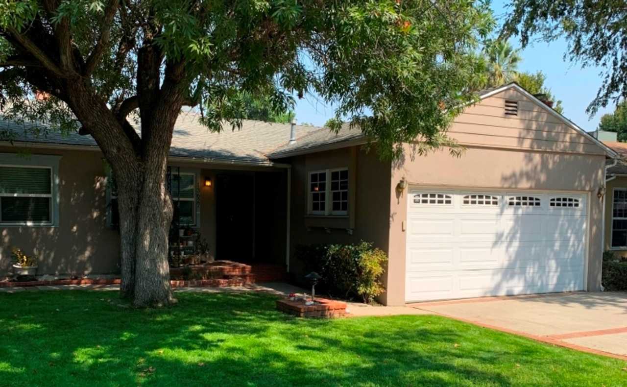 Sherman Oaks 3+2 w/appliances, family room, central air + more! (13627 Huston)