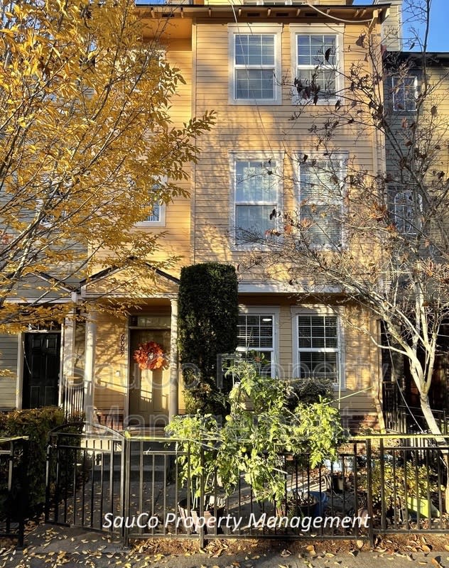 6007 Northeast Alder Street - 1