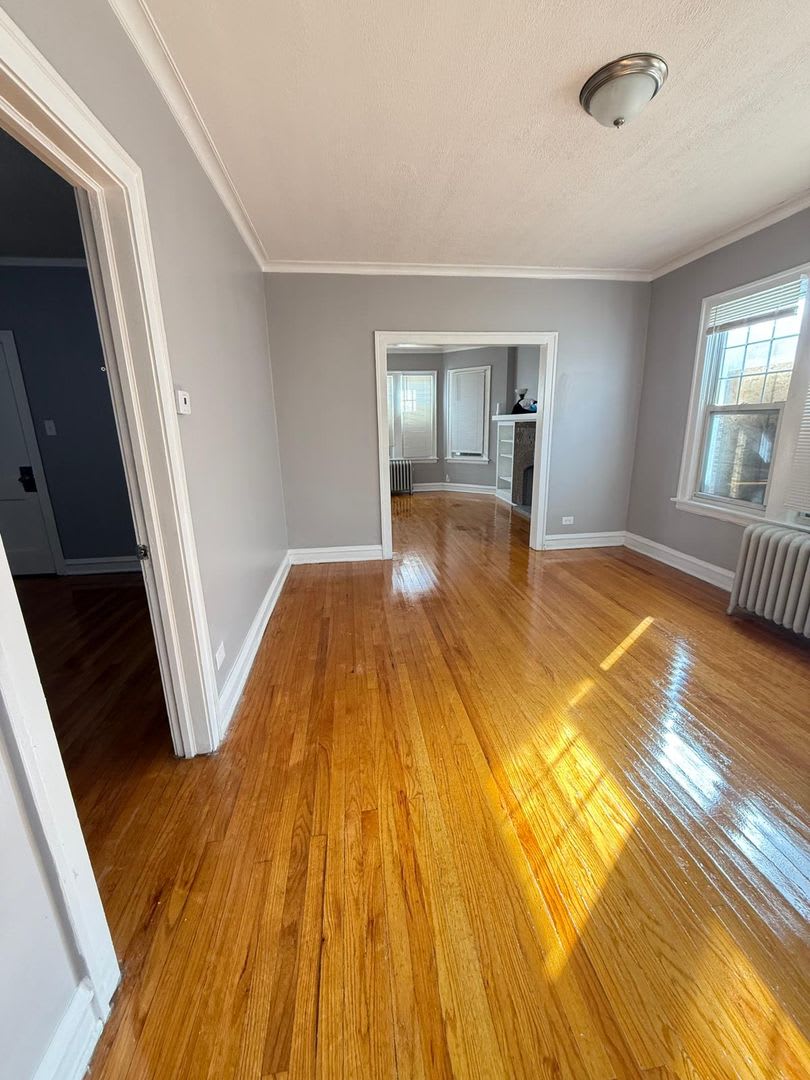 7114 S Claremont Ave