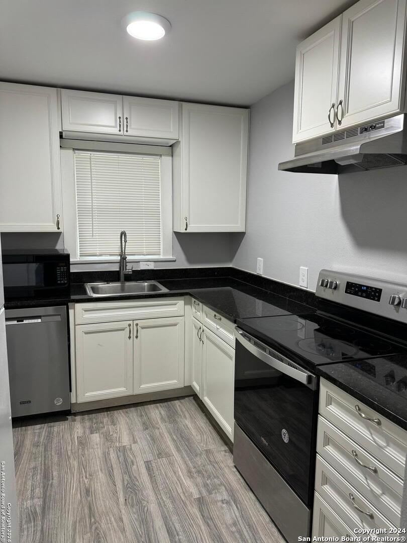 Charming 2-Bedroom Upstairs Unit in Alamo Heights ISD