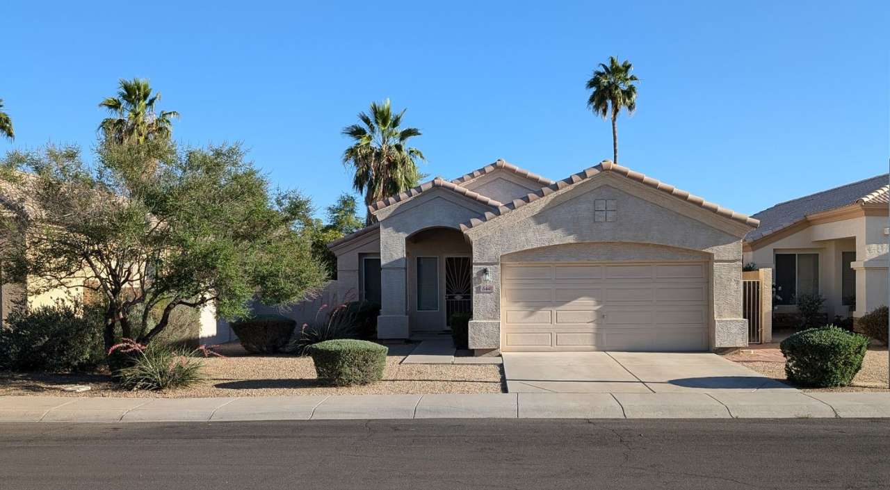 AVAILABLE NOW - GREAT CHANDLER LOCATION!!!
