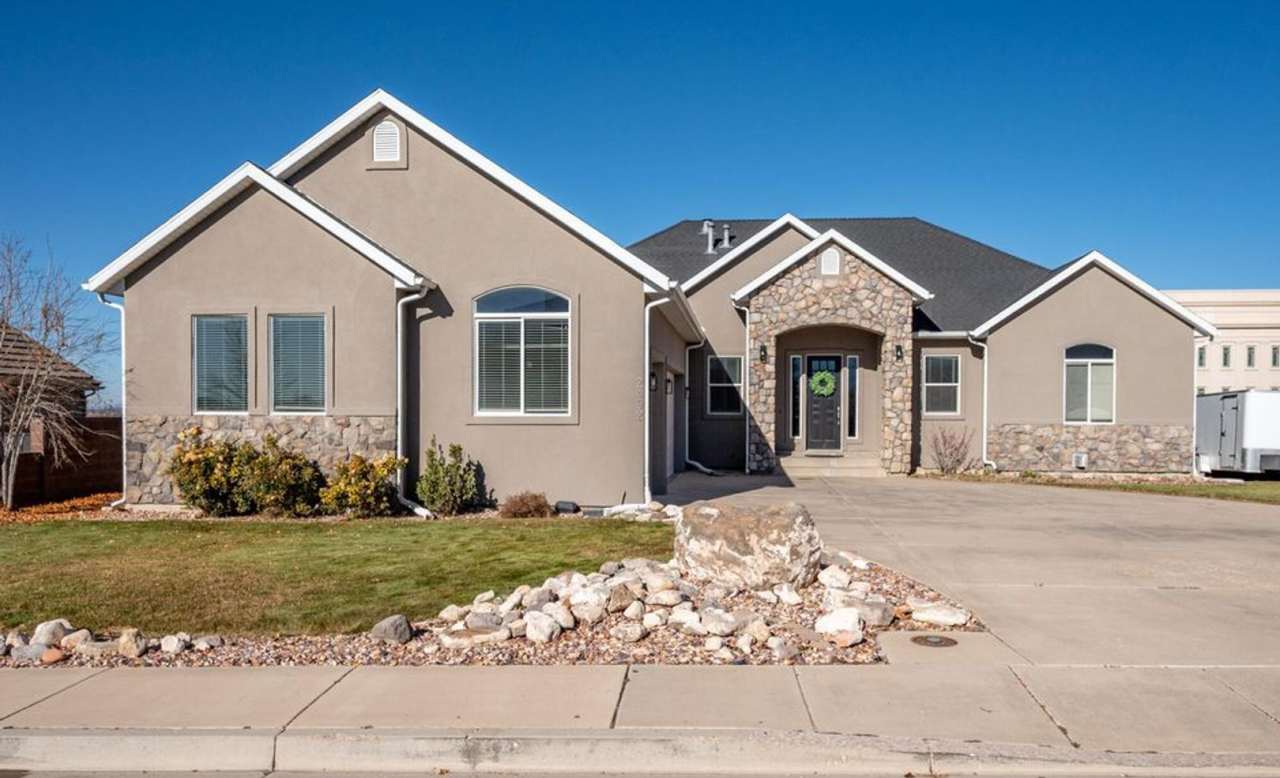 5 Bed 3.5 Bath - with Office with Fireplace with Amazing Views!!!