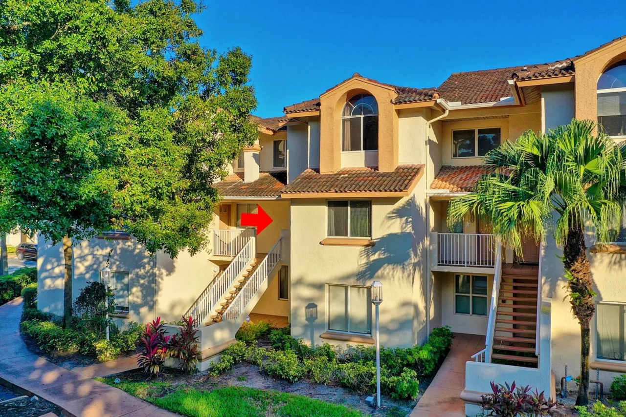 Stylish 2-Bedroom Condo with Resort-Style Amenities in West Palm Beach!