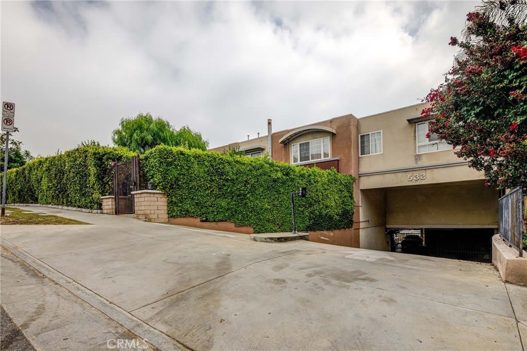 532 N Mariposa Avenue