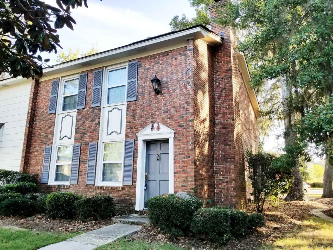 Largest Unit in Oglethorpe Place, 3bd/2.5ba 1700+ sqft, fireplace, and community pool and tennis!