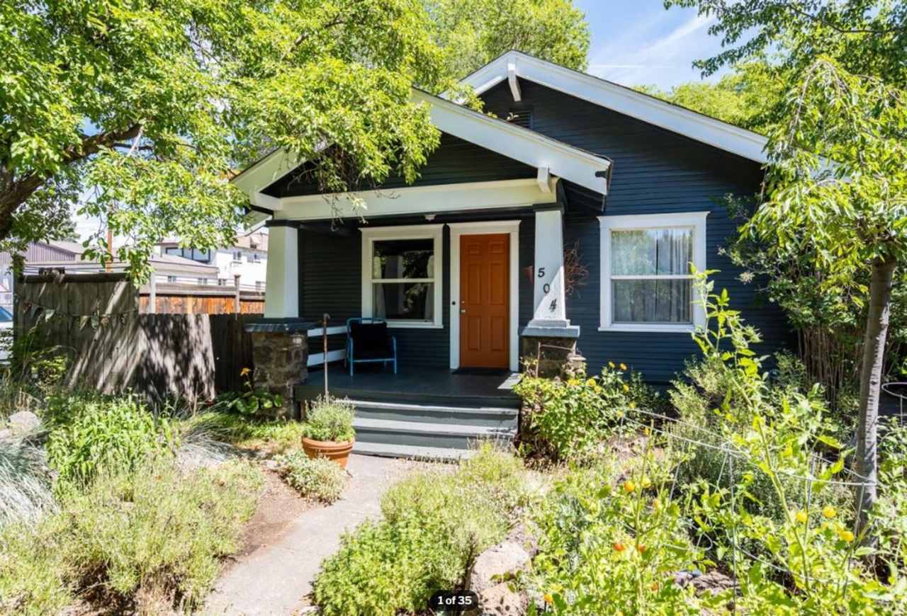 Charming Bungalow In the Heart of Downtown, Furnished 2 Bedroom/1 Bath.