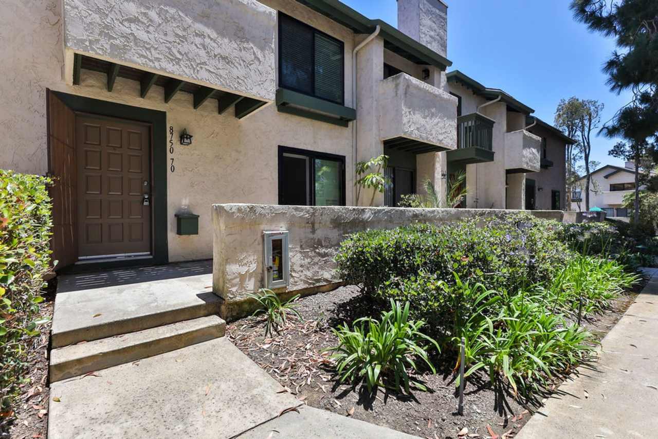 La Jolla Townhome with Garage  Private Deck