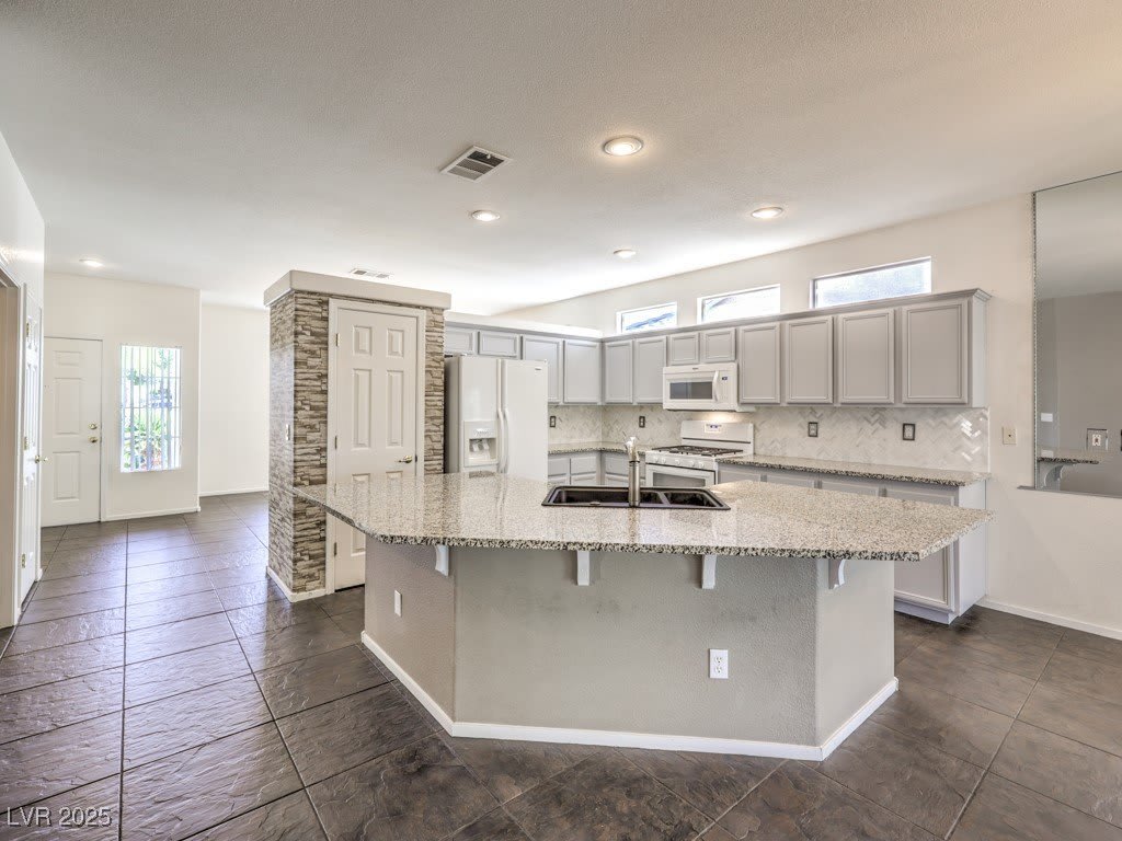 10231 QUEENSBURY Avenue