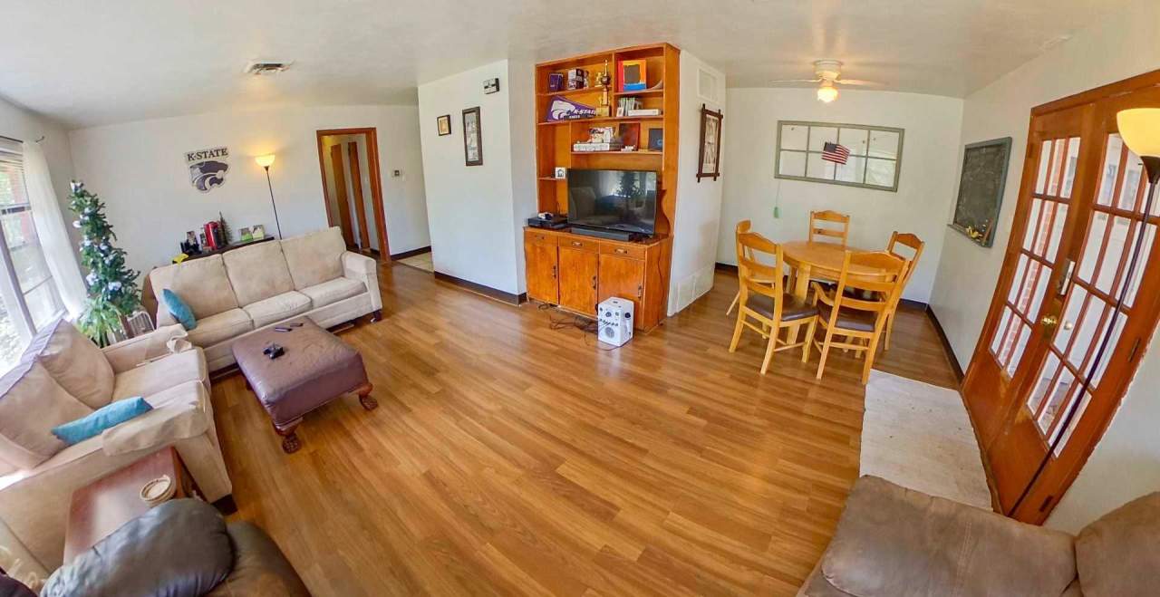 3D Tour Available - Great Location + Back Deck + Pet Friendly + Garage Parking! Available August 1st!