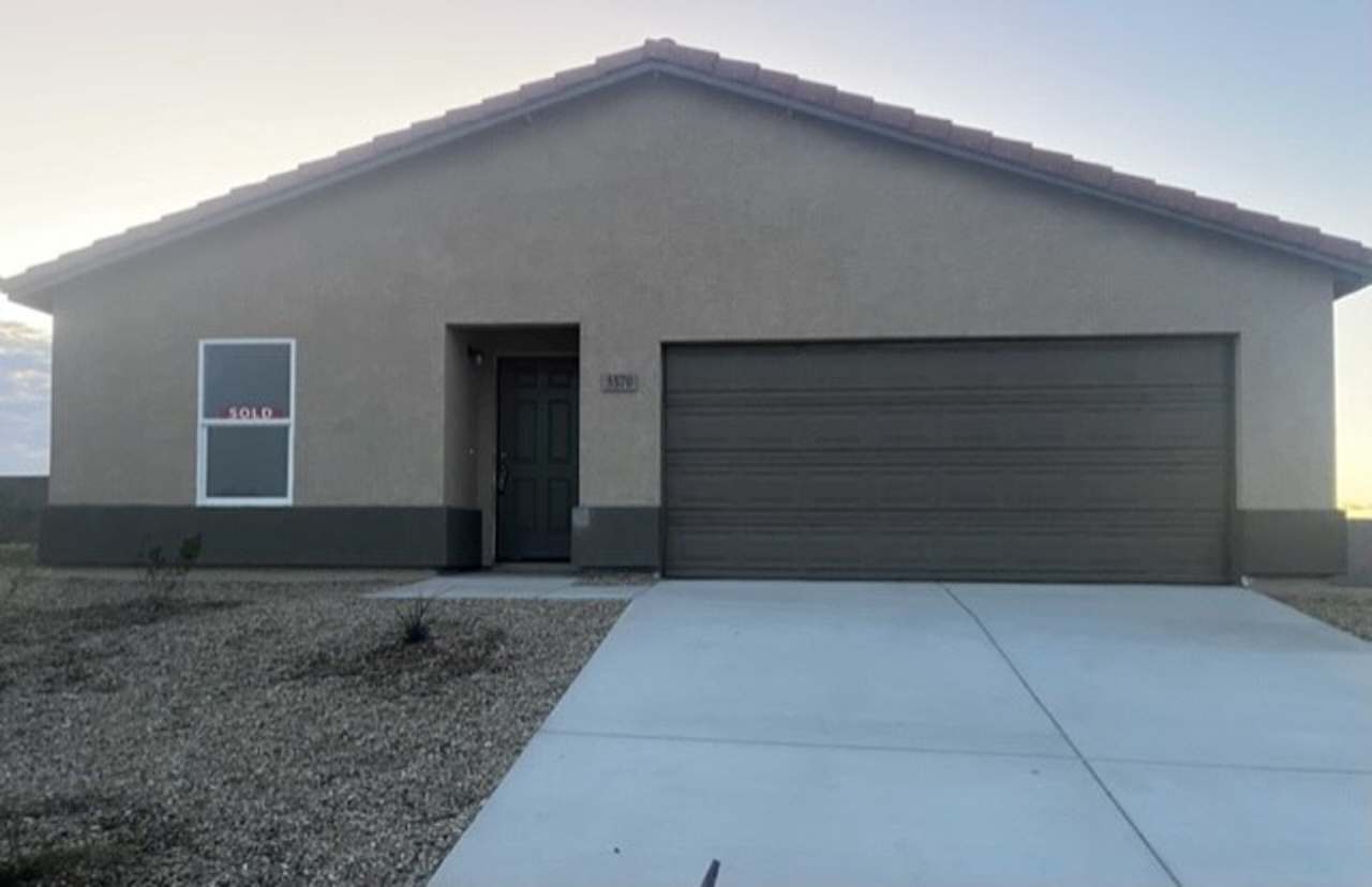 4 Bedroom 2 Bath with fenced yard and 2car garage near River!