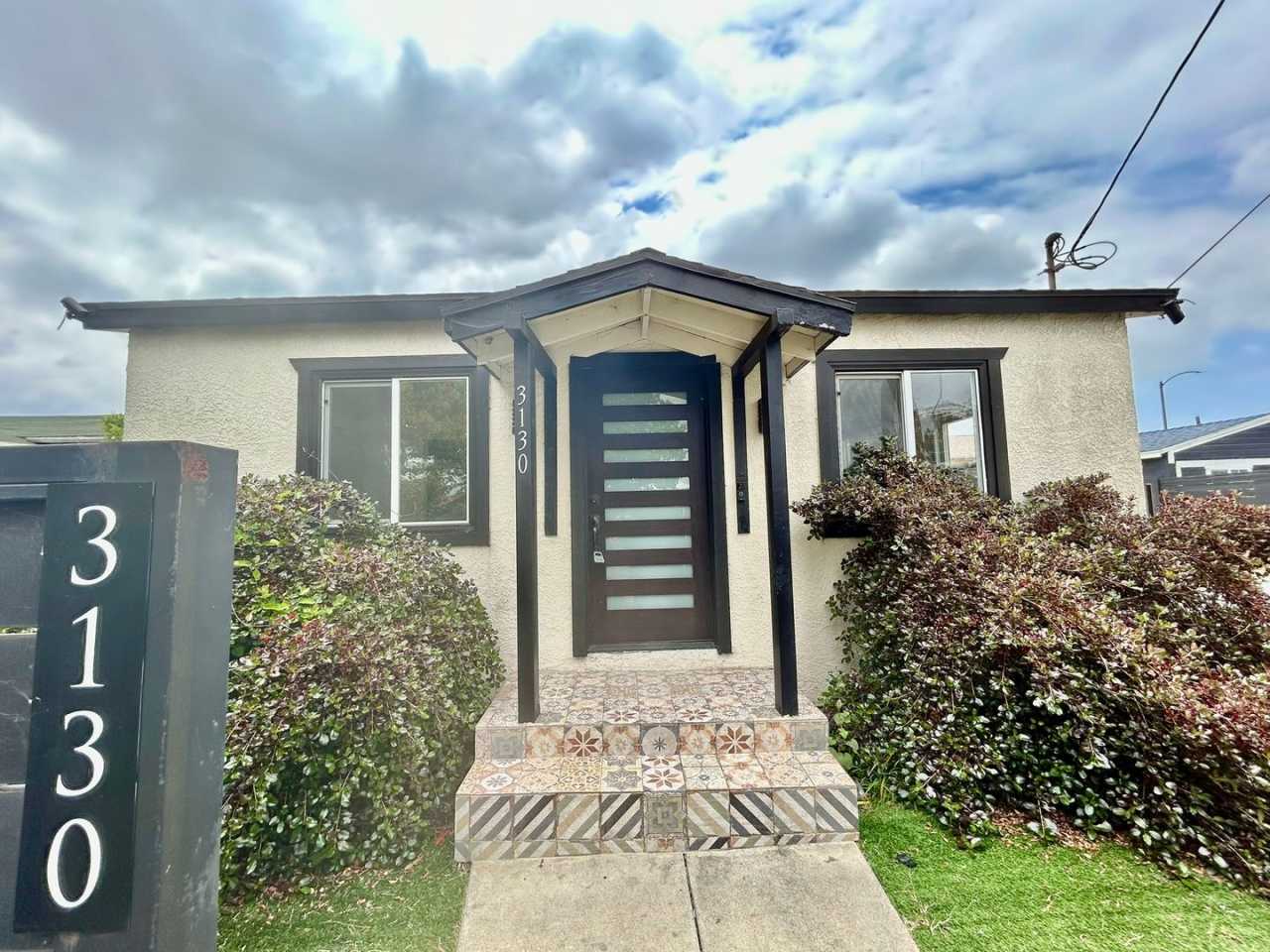 Charming Hyde Park 3b/2b Bungalow with Modern Upgrades! *12 Month Free with Timely Rent Payments!*