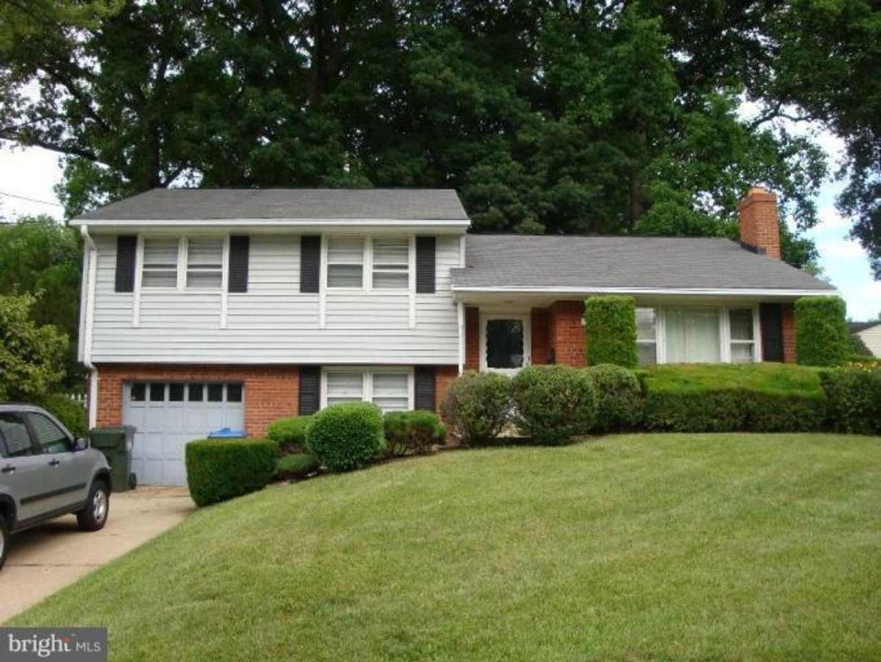 Immaculate 3 BD 2 BA Detached Home with Garage in Springfield, VA