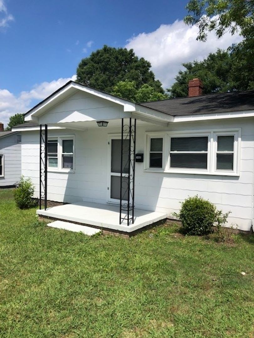 Fully Renovated 2 Bedroom 1 Bath Home