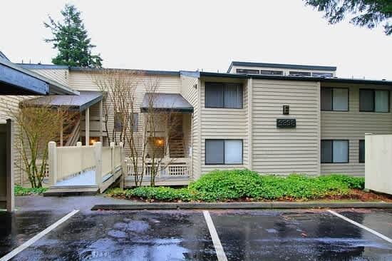 Beautiful 2 Bed 2.5 Bath Townhome in Redmond