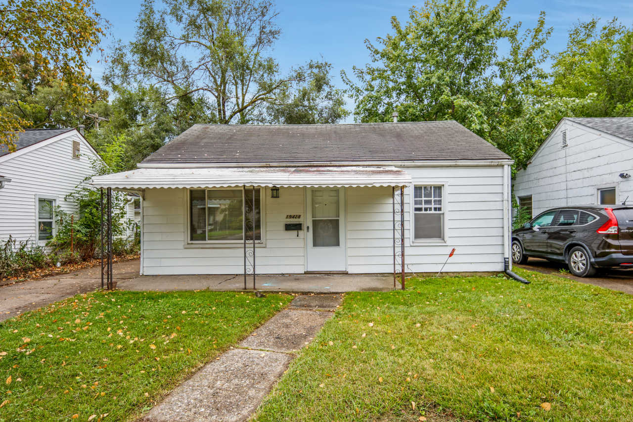 19428 Roscommon St