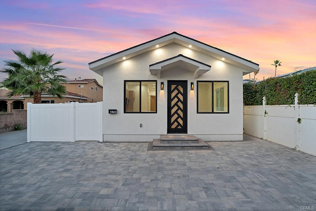 17425 Los Alimos Street