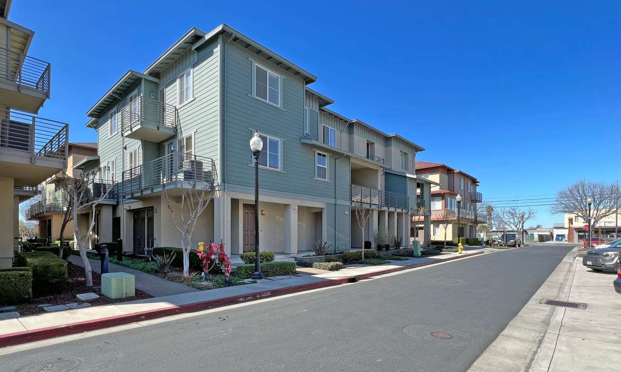 Luxury 2 Bedroom, 2.5 Bath Townhome Near Downtown's Japan Town