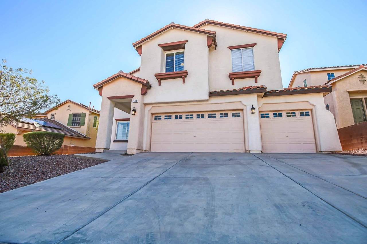 IMMACULATE 5 BEDROOM HOME!